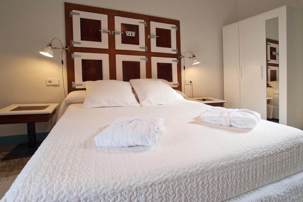 Hotel Hostal Chic Sant Feliu de Guíxols Kamer foto
