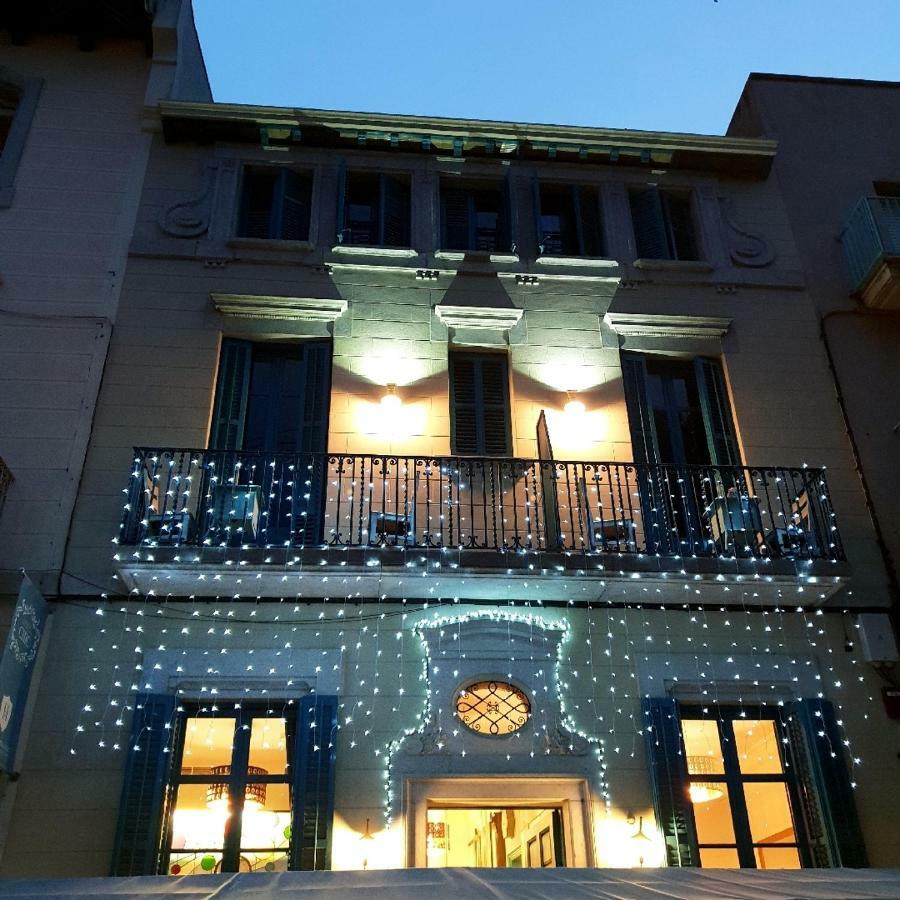 Hotel Hostal Chic Sant Feliu de Guíxols Buitenkant foto