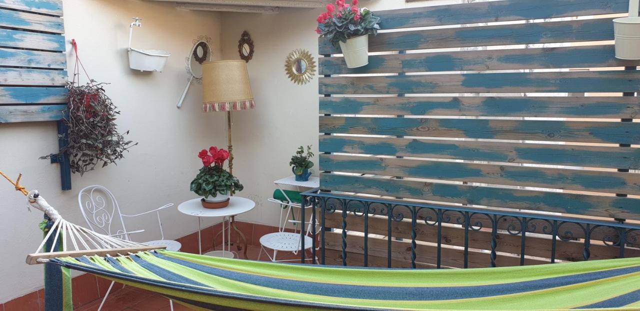 Hotel Hostal Chic Sant Feliu de Guíxols Buitenkant foto